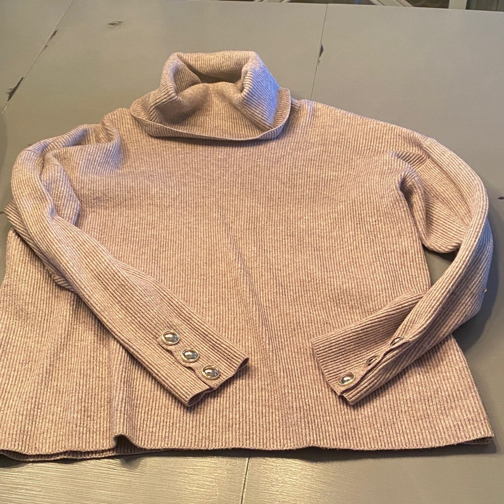 Elegant Ribbed Turtleneck Sweater - Soft Pink
